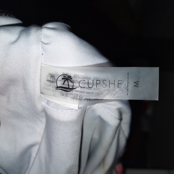 Cupshe - Picture 3 of 3